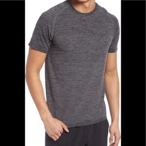 NWT - Men’s Zella Seamless Performance T-Shirt - Gray/Black -  Size L